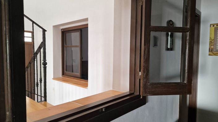 Image No.26-6 Bed Property for sale