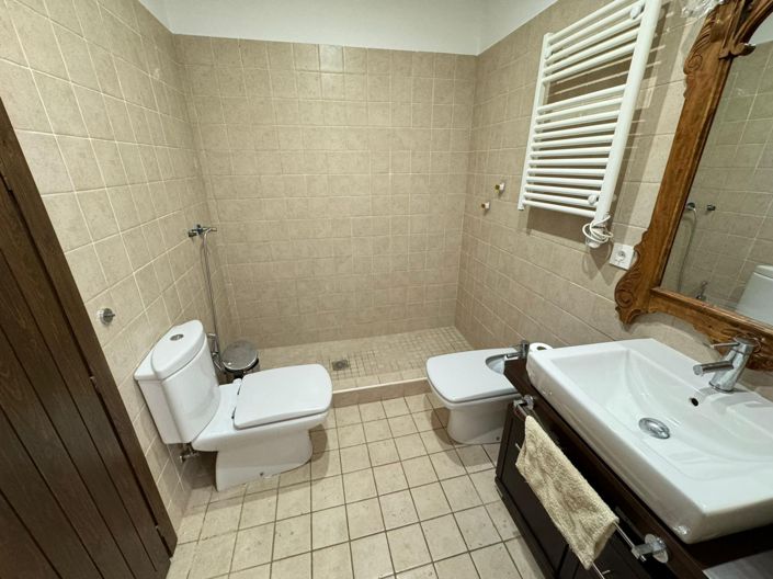 Image No.27-6 Bed Property for sale