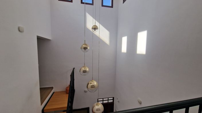 Image No.38-6 Bed Property for sale