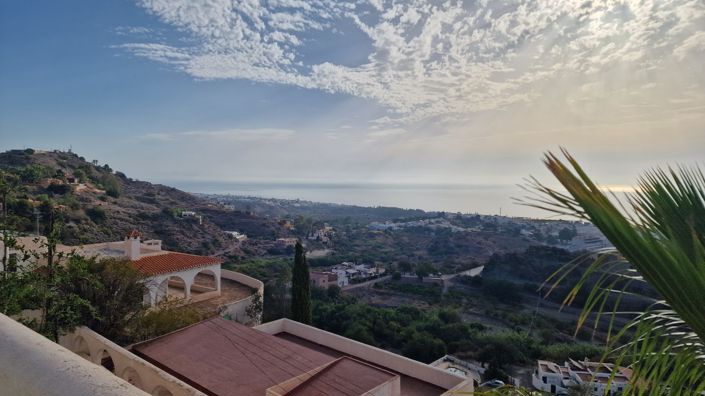 Image No.8-6 Bed Property for sale