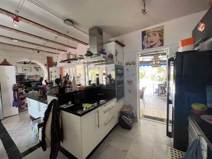 Image No.13-4 Bed Property for sale