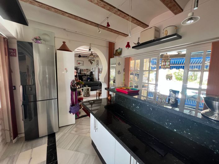 Image No.17-4 Bed Property for sale