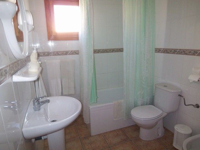 Image No.4-8 Bed Hotel for sale