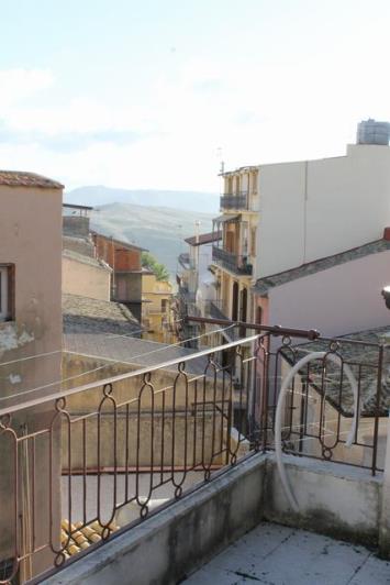 Image No.13-3 Bed Townhouse for sale