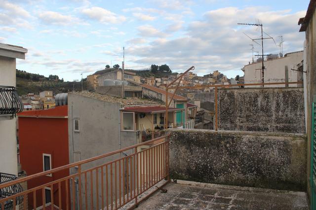 Image No.22-3 Bed House for sale