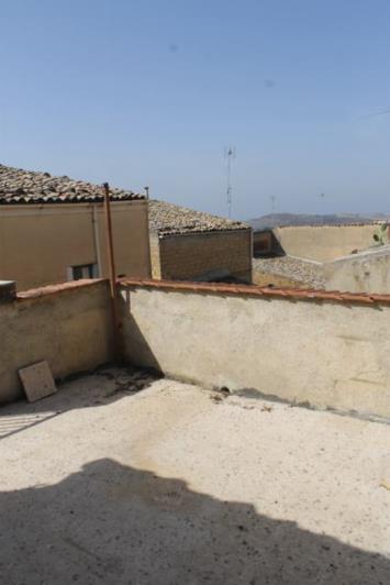 Image No.26-3 Bed Townhouse for sale