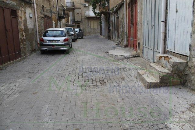 Image No.8-2 Bed Townhouse for sale