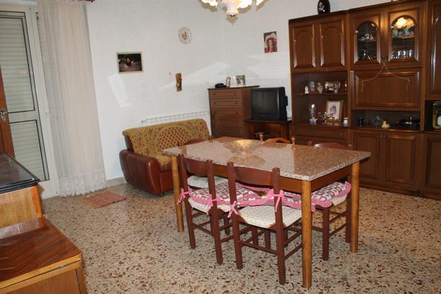 Image No.8-2 Bed Townhouse for sale