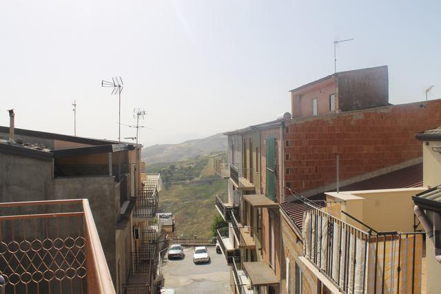 Image No.22-3 Bed Townhouse for sale