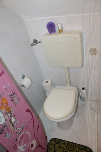 Image No.17-1 Bed House for sale