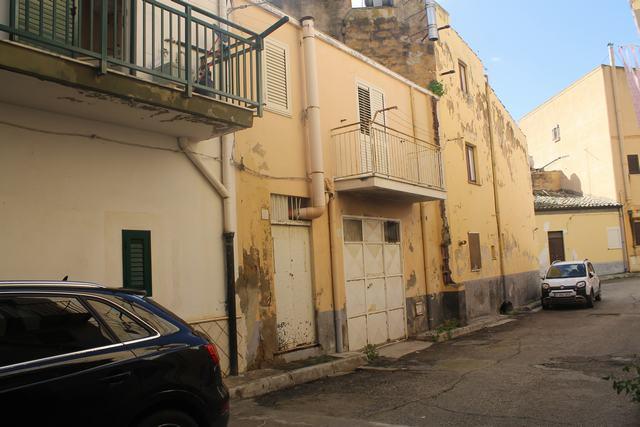 Image No.19-2 Bed Townhouse for sale