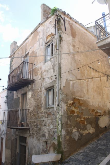 Image No.2-1 Bed Townhouse for sale