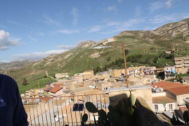 Image No.20-1 Bed Townhouse for sale