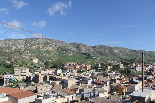 Image No.27-1 Bed Townhouse for sale