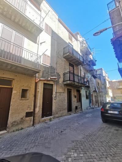 Image No.2-2 Bed Townhouse for sale