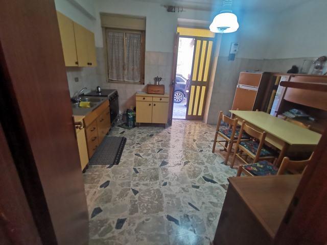 Image No.9-2 Bed Townhouse for sale