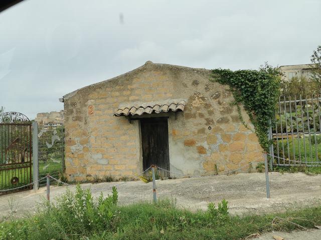 Image No.12-1 Bed Country House for sale