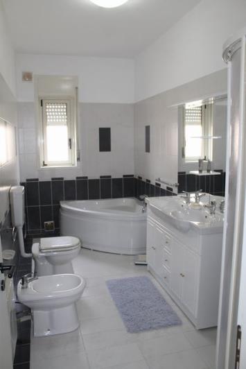 Image No.13-4 Bed House for sale