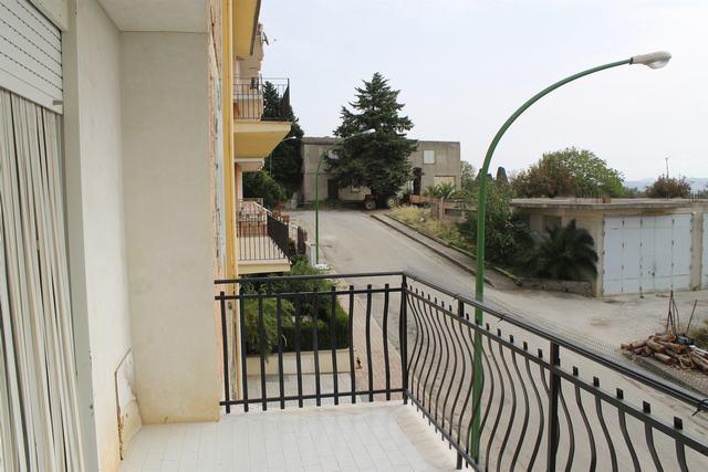 Image No.22-4 Bed House for sale