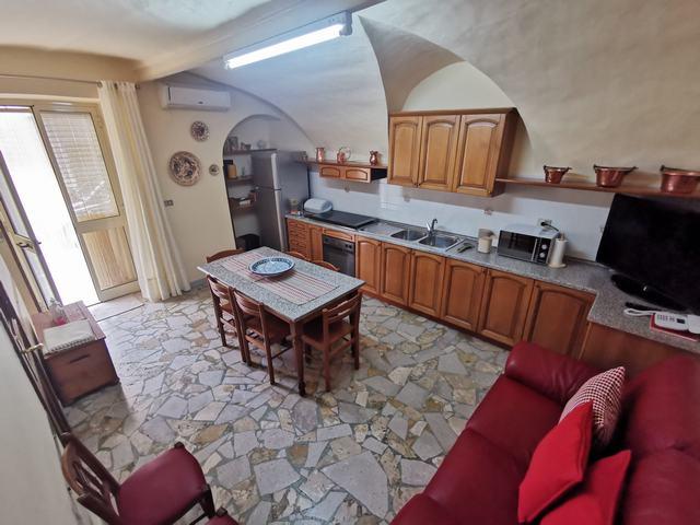 Image No.8-3 Bed Townhouse for sale