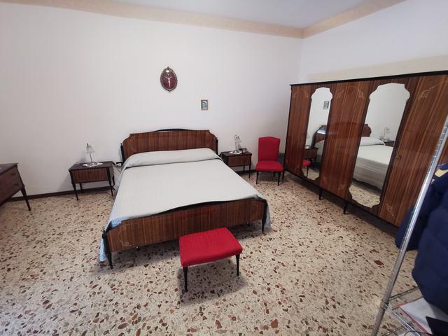 Image No.15-3 Bed Townhouse for sale