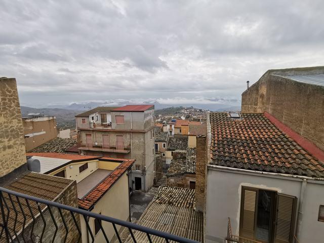 Image No.19-3 Bed Townhouse for sale