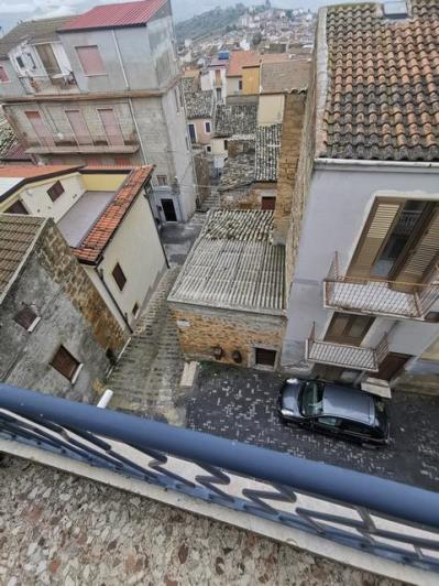 Image No.25-3 Bed Townhouse for sale