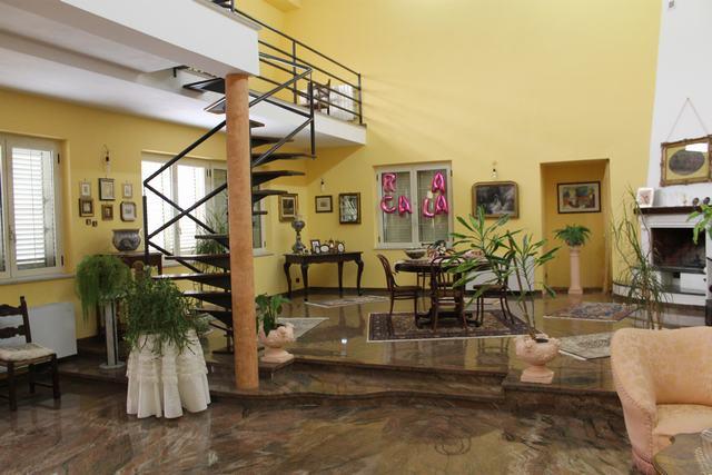 Image No.1-4 Bed Villa for sale