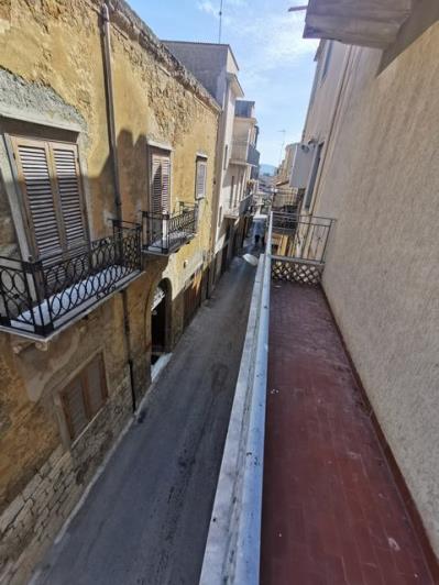 Image No.26-3 Bed Townhouse for sale