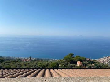 1 - Piraino, Villa