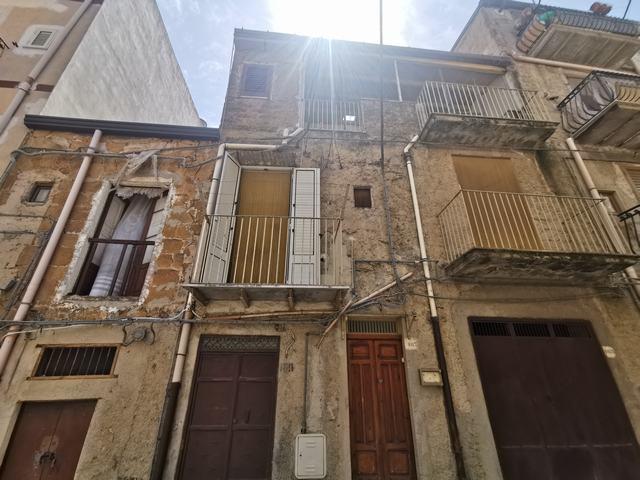 Image No.2-2 Bed Townhouse for sale