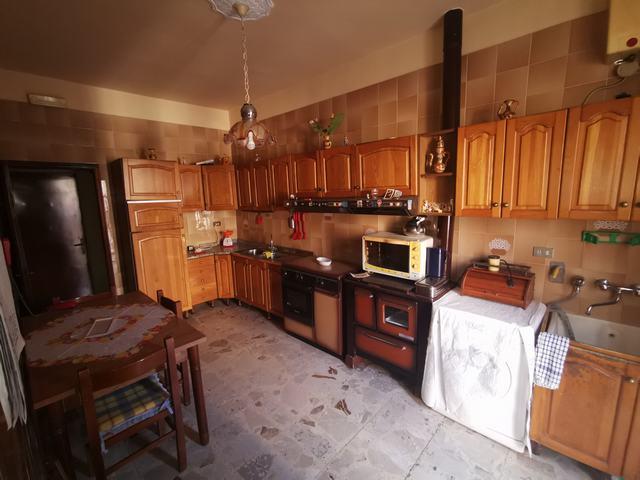 Image No.30-3 Bed Townhouse for sale