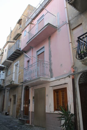 Image No.2-2 Bed Townhouse for sale