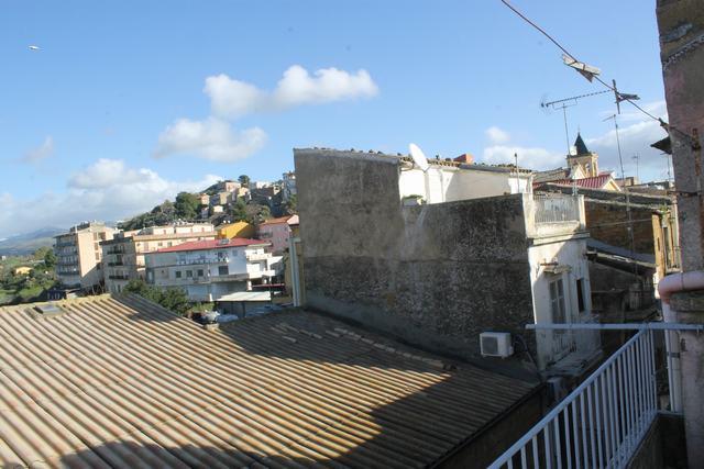 Image No.6-2 Bed Townhouse for sale