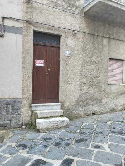 Image No.25-2 Bed Townhouse for sale