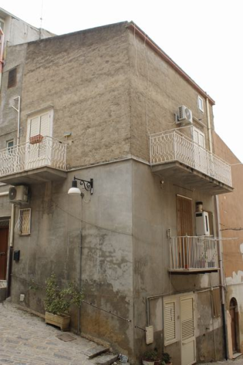 Image No.2-2 Bed Townhouse for sale