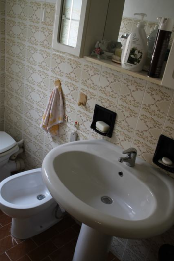 Image No.9-2 Bed Townhouse for sale