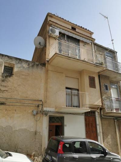 Image No.2-2 Bed Townhouse for sale