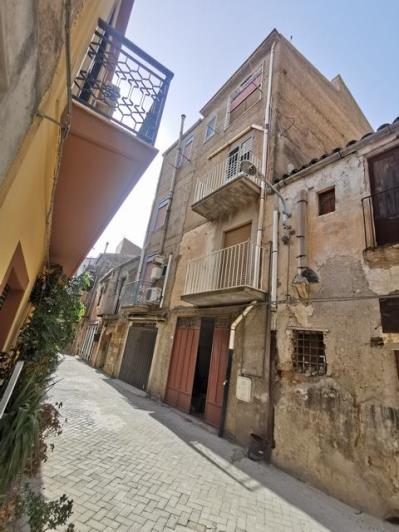 Image No.14-2 Bed Townhouse for sale