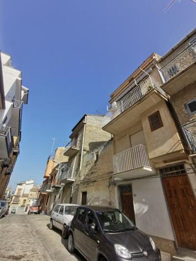 Image No.38-2 Bed Townhouse for sale