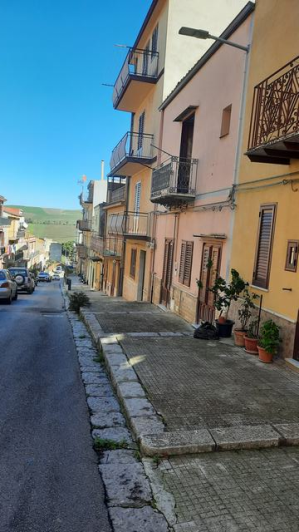 Image No.43-2 Bed Townhouse for sale