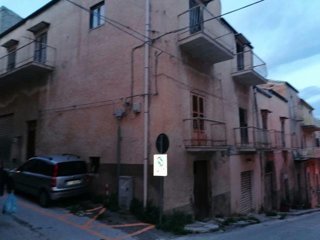 Image No.1-3 Bed Townhouse for sale