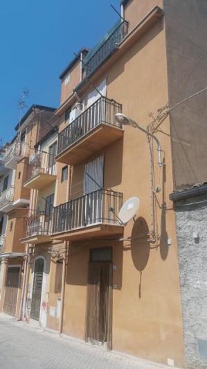 Image No.10-3 Bed Townhouse for sale