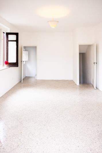 Image No.2-2 Bed Townhouse for sale