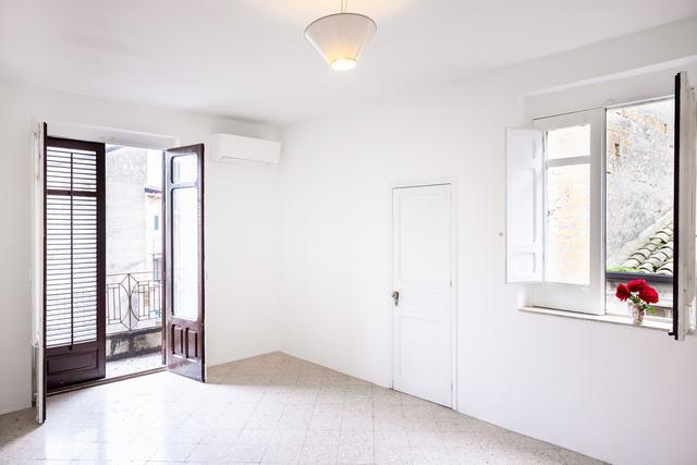 Image No.4-2 Bed Townhouse for sale