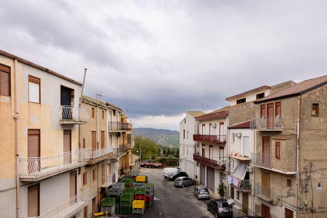 Image No.11-2 Bed Townhouse for sale