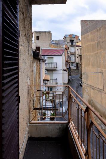 Image No.12-2 Bed Townhouse for sale