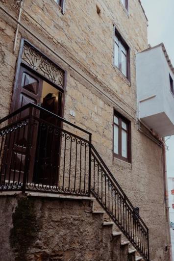 Image No.34-2 Bed Townhouse for sale