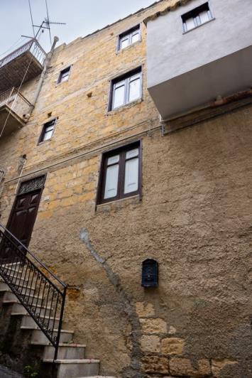 Image No.37-2 Bed Townhouse for sale