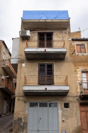 Image No.39-2 Bed Townhouse for sale